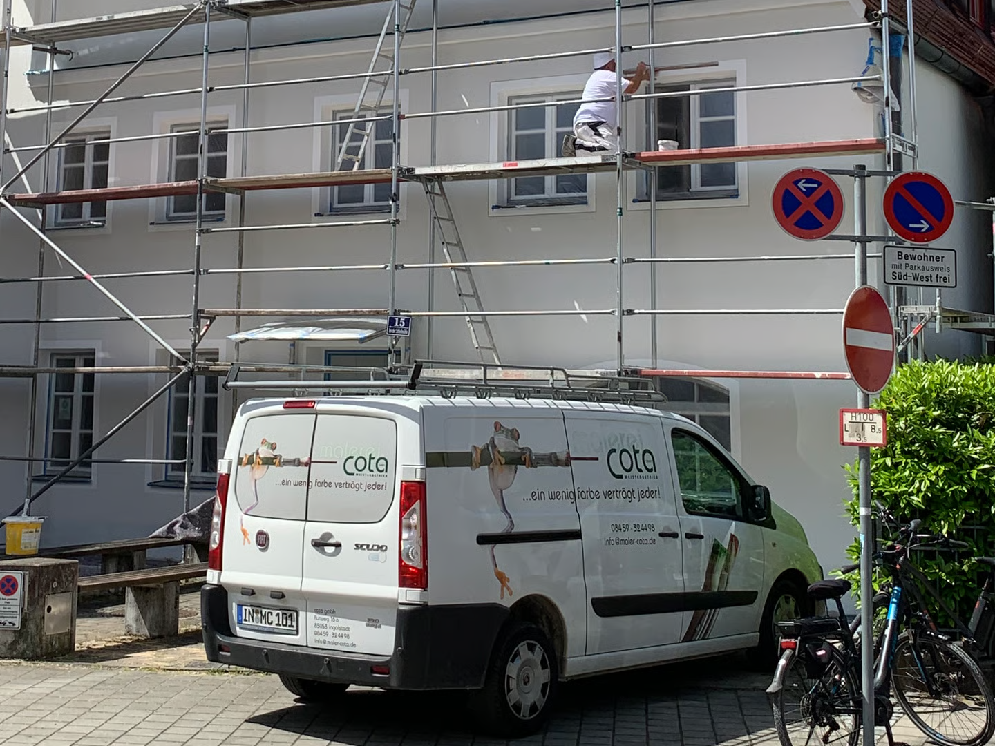Malerei Cota Firmenfahrzeug vor Baustelle in Ingolstadt